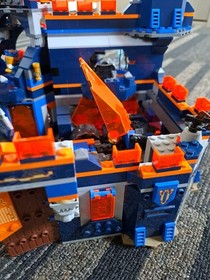 [RETIRED] LEGO NEXO KNIGHTS Knighton Castle 70357 w/ Manual
