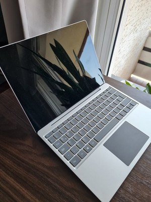 Microsoft Surface Go 64GB 4GB RAM silber Windows Tablet Laptop
