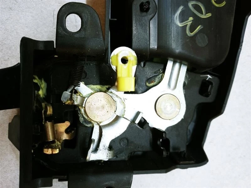 2001 TOYOTA PRIUS TRUNK LID LOCK ACTUATOR PULL ASSEMBLY OEM USED TESTED  - Image 4 of 4