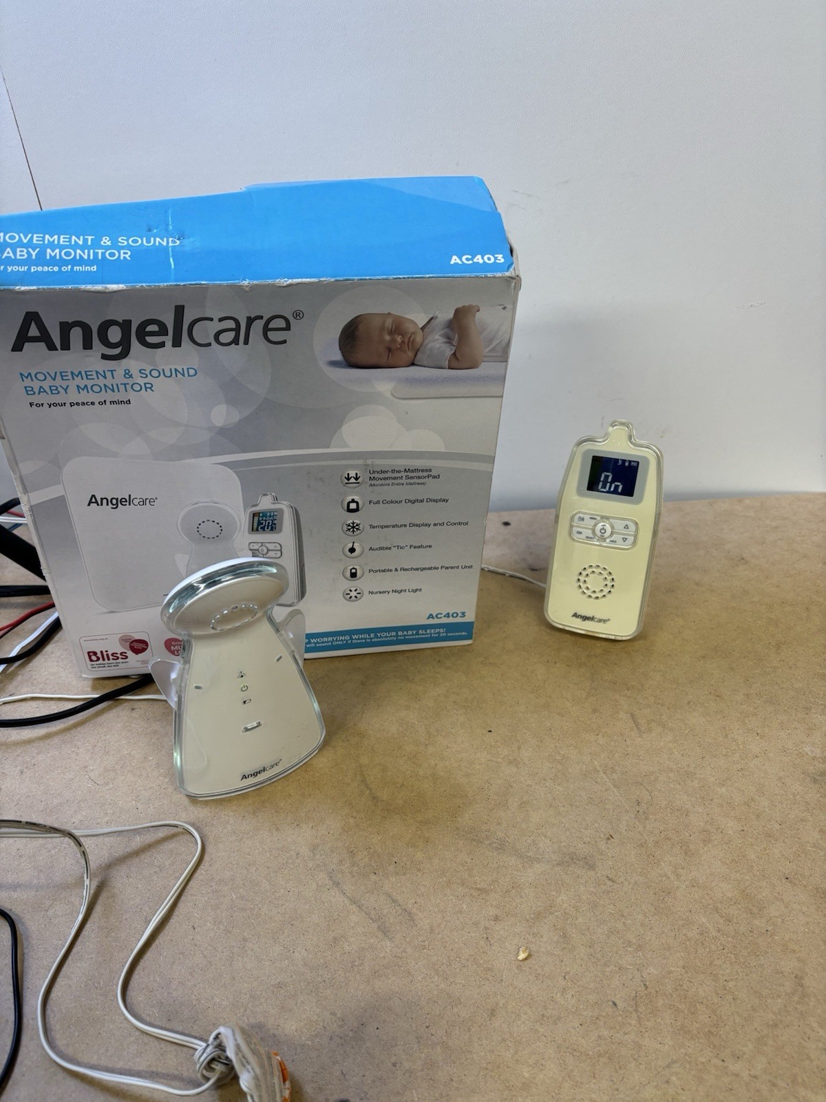 Angelcare AC403 Digital Colour Breathing Movement / Sound Baby Monitor Working