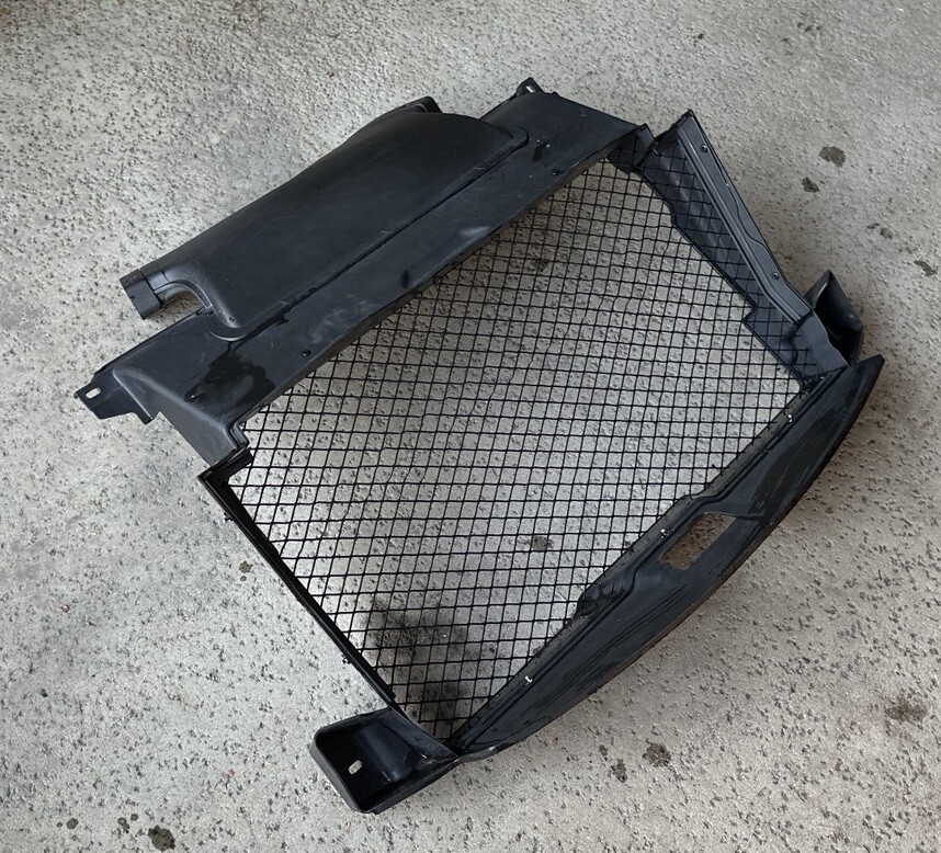 2014-2021 Maserati Quattroporte Front Radiator Support Grille Air Duct 670001328