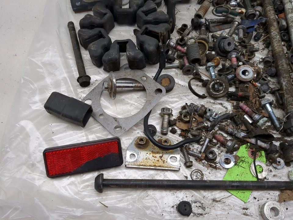 02 Kawasaki BN125 Eliminator 125 piezas diversas herrajes kit de pernos Foto 3 de 4