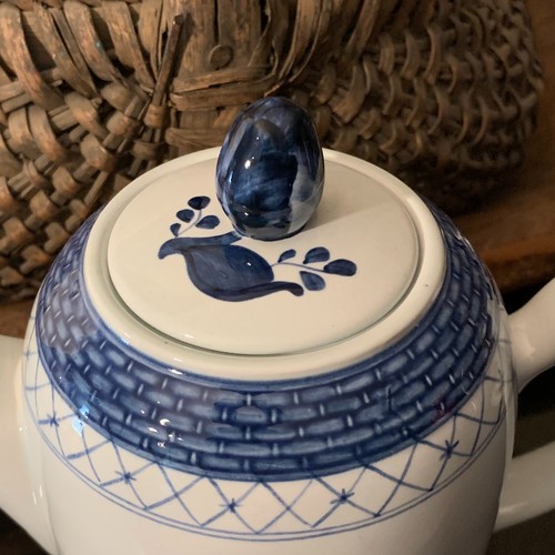 Royal Copenhagen Tranquebar Blue Rose 8 1/4" Coffee Pot & Lid #1105 Denmark - Picture 4 of 13