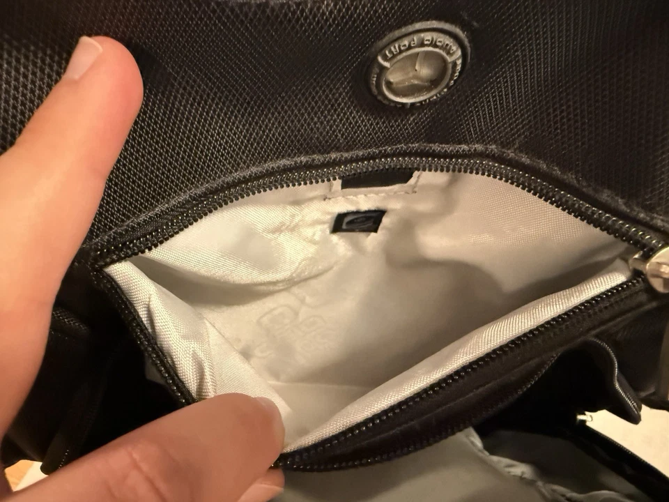 Ogio Design 飞行员背包 - 黑色 — 第 4/4 张图片