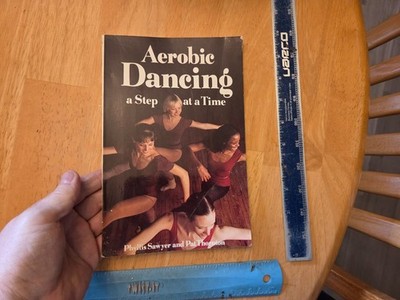 Aerobic Dancing : A Step at a Time by Pat Thornton and Phyllis Sawyer (1981, Tra
