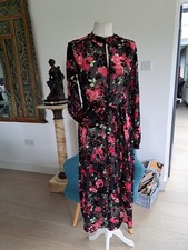 Lightweight dress in a fabulous colour palette ideal for elegant occasions 8/10