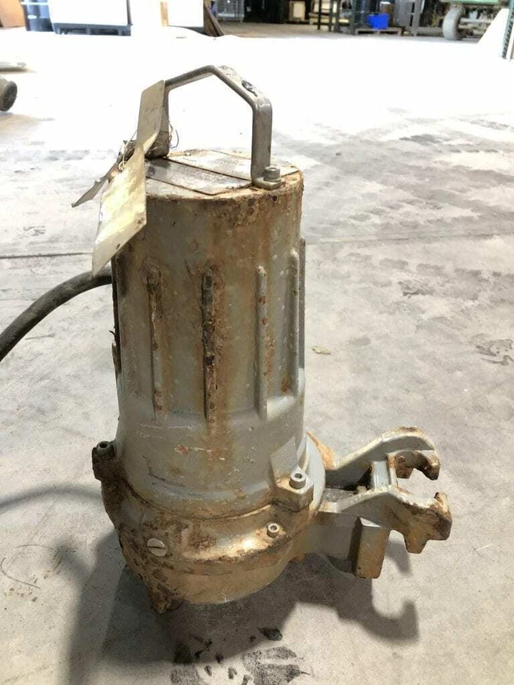 Bomba sumergible FLYGT 3068.180-0820621 3.8HP CI 3325RPM 230/460V 3PH 2" X 2" Foto 3 de 4