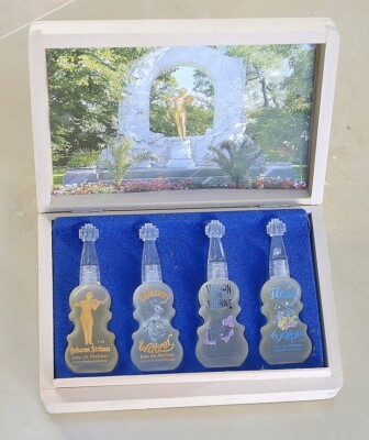 Vtg ** PARFUMS DE VIENNE ** splash EDP 7 ml 1/4 oz x 4 bottles * SET MINIATURES