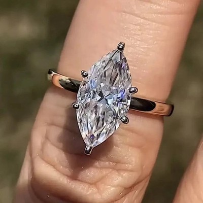3 TCW Marquise Moissanit 6 Krallen Verlobungsring in 9 kt bicolor vergoldet
