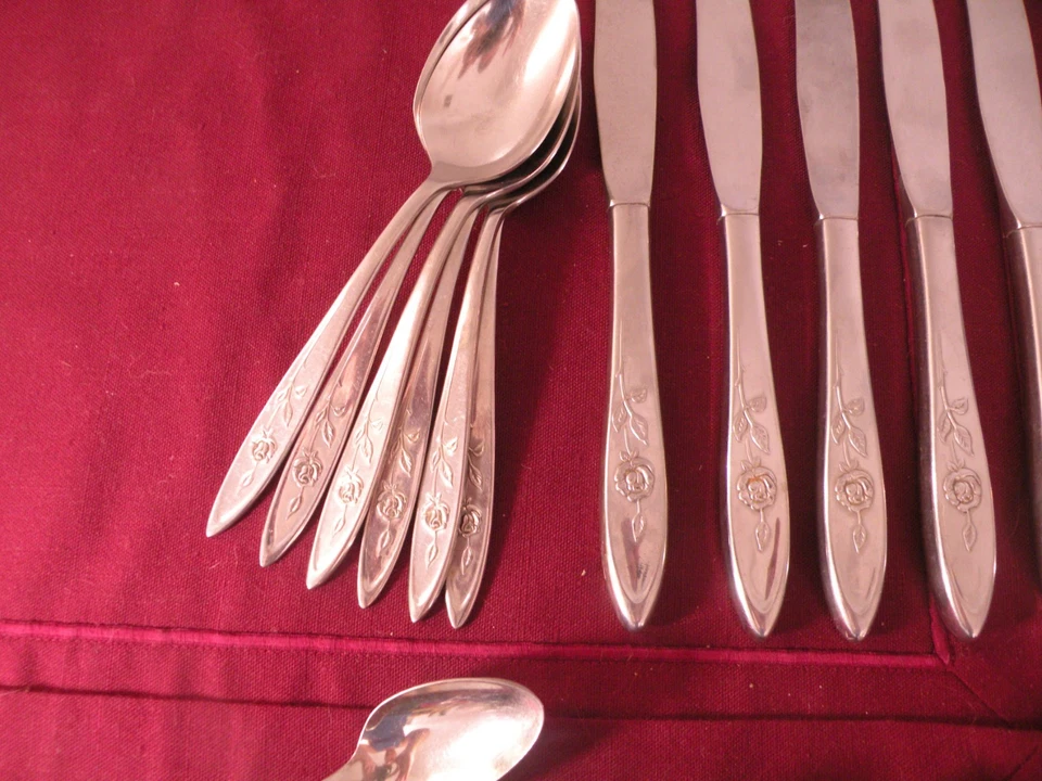 Cucharas de cubiertos de acero inoxidable Oneida Community My Rose 49 piezas tenedores cuchillos +++ - Imagen 2 de 4