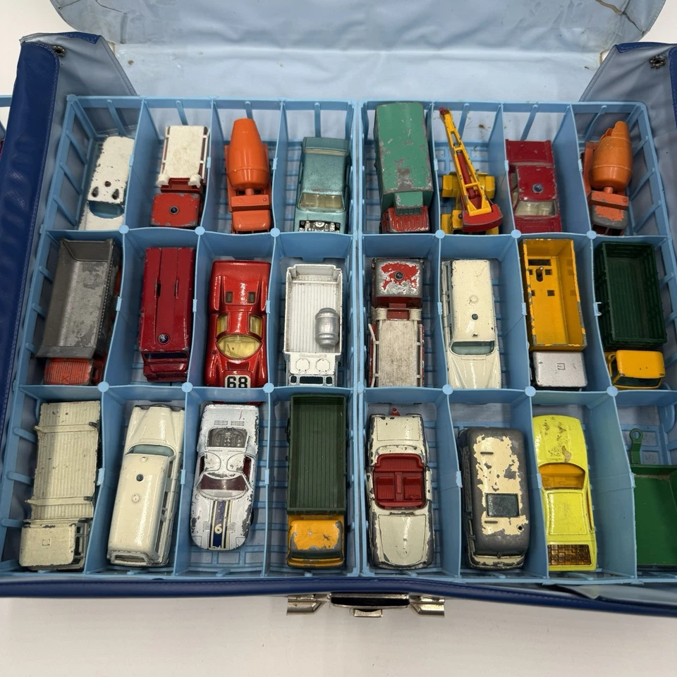 Vintage 1968 Official Lesney Matchbox Deluxe Collector Case Full Of Lesney Cars - Image 4 of 4