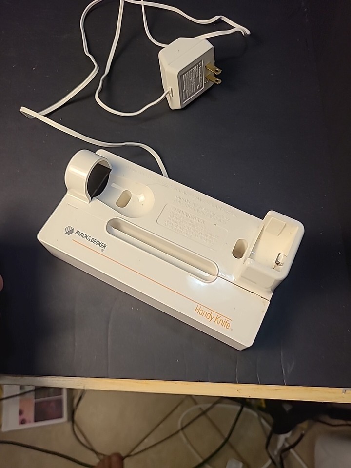 Vintage Black and Decker Handy Knife Cordless Slicer/Peeler. Does Not