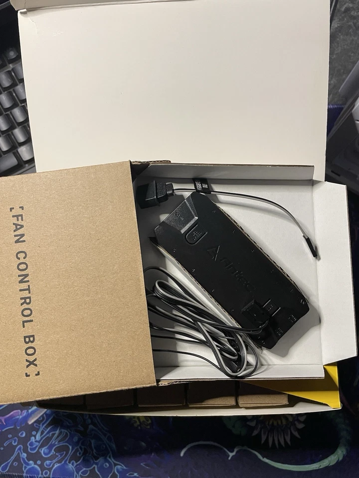 Antec Prizm 120 ARGB 5+C 5 in 1 pack with fan Controller !!Wie Neu!!! - Bild 4 von 4