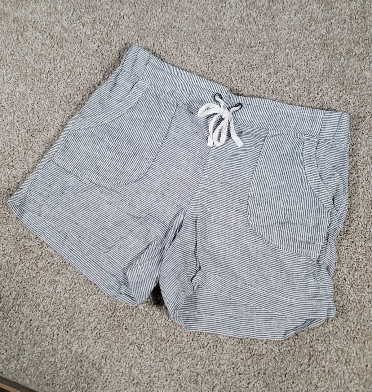 Athleta Linen Shorts Womens Sz 8 Gray Striped Drawstring Elastic Waist Pockets