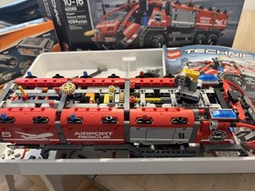 LEGO TECHNIC Airport Rescue Vehicle (42068) 1094 pcs