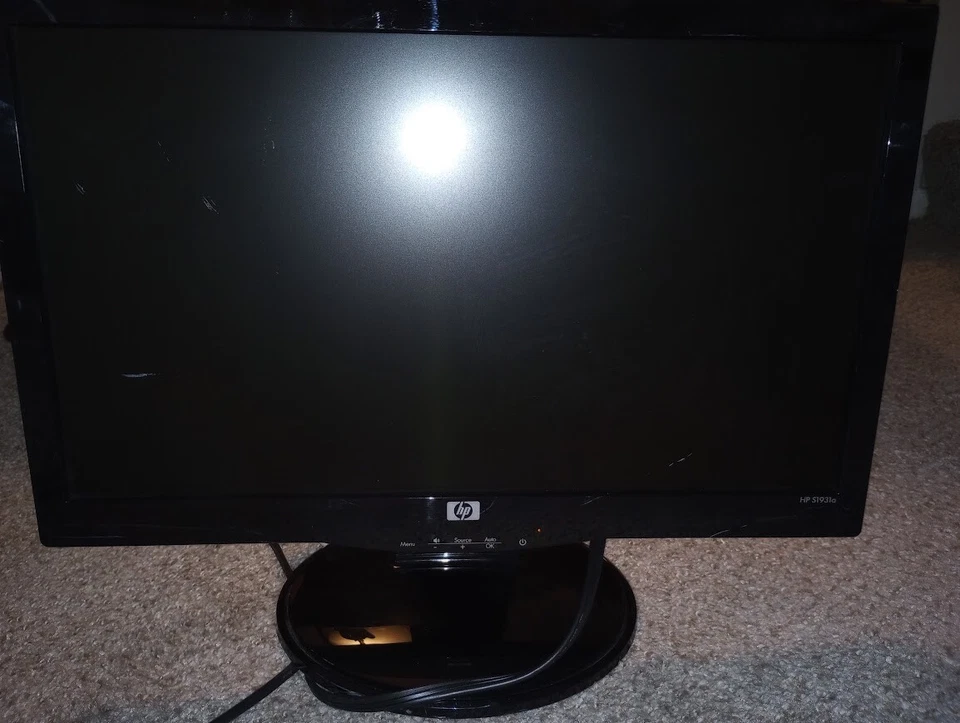 HP S1931a LCD 18.5" Widescreen VGA DVI Blu Ray Computer Monitor 2011 Tested - Image 2 of 4