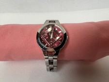 Orologio  Seiko Serie Lukia Quartz Da Donna Con Calendario E Quandrante Rosso