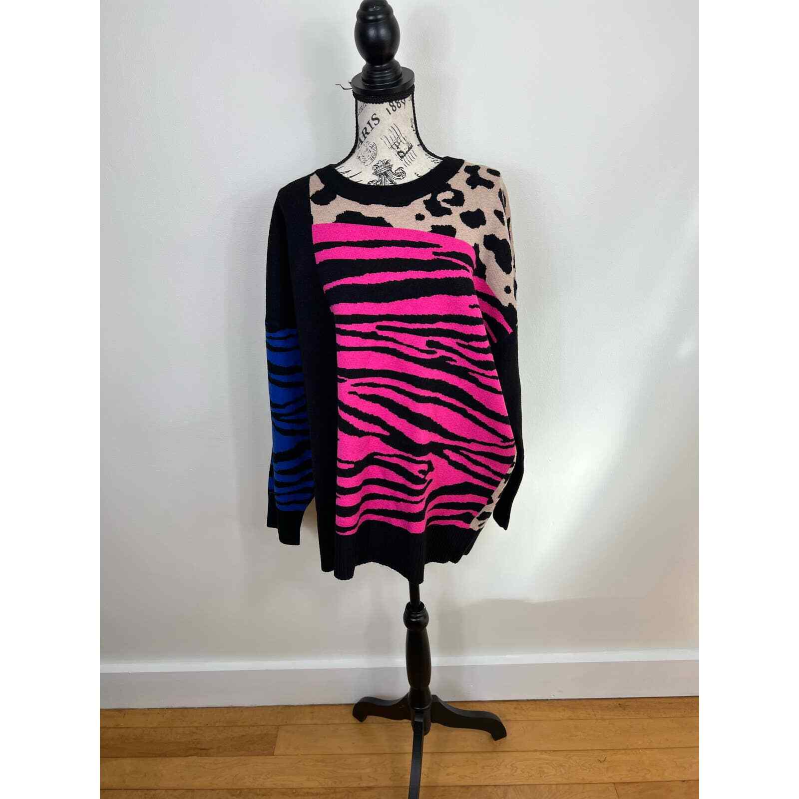 Torrid 2022 Pullover crew neck multi patterned lo… - image 2