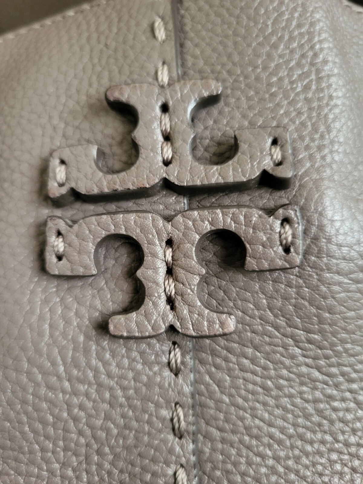 Borsa a tracolla Tory Burch grande in pelle grigia Cond.is V.Gd