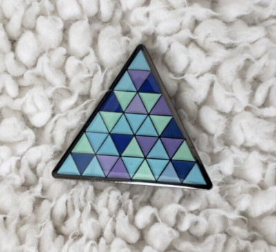 Resin Pinback Detroit Become Human Blue Android Triangle