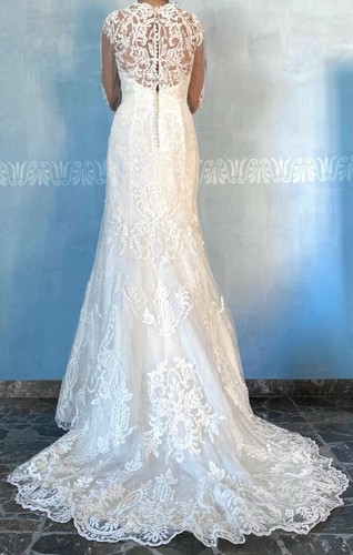 Abito da sposa in tulle ricamato marca Rosa Clarà - Foto 2 di 15