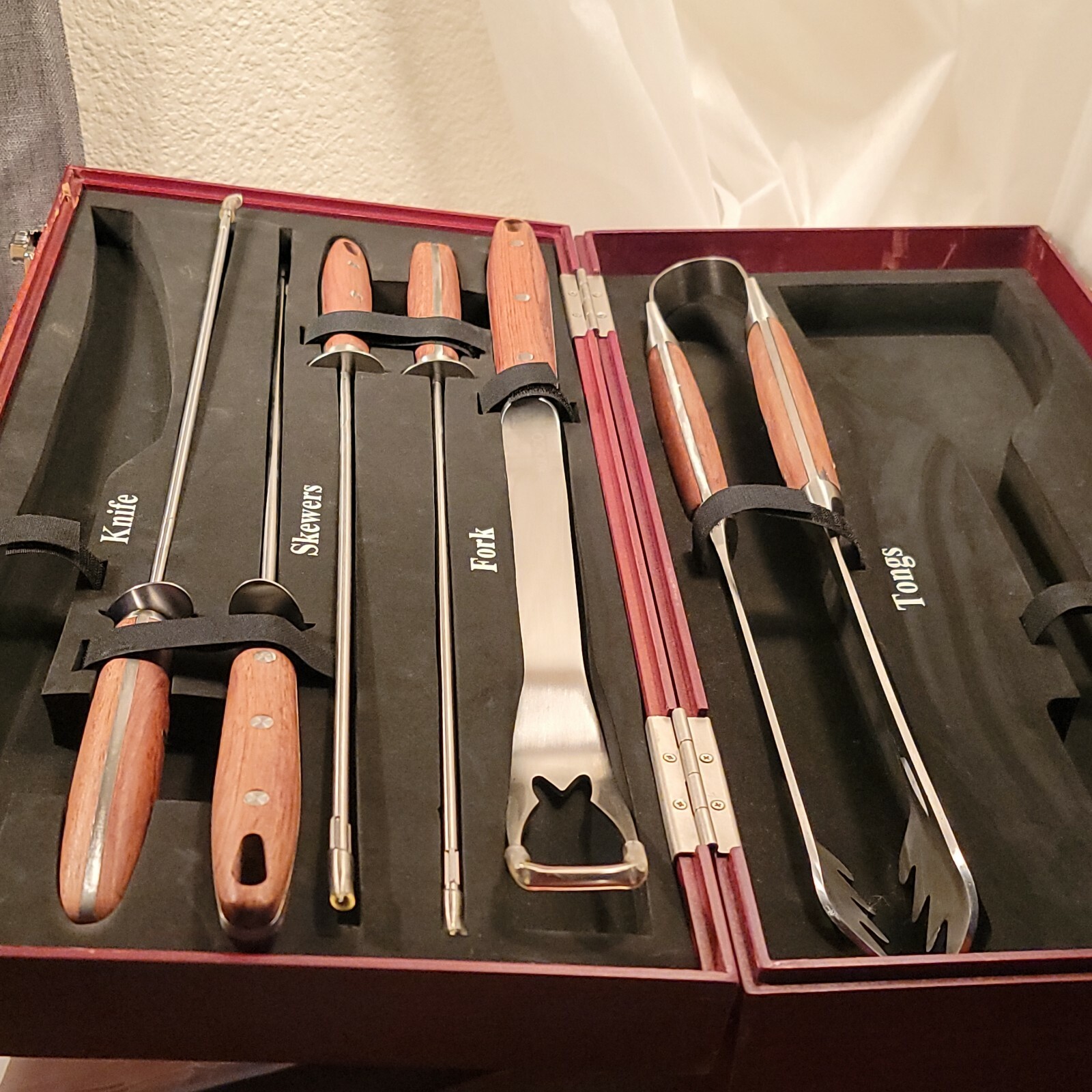 Chicago Cutlery BBQ Outdoor Grilling 6 out of 8 PIECE SET W/ WOOD BOX