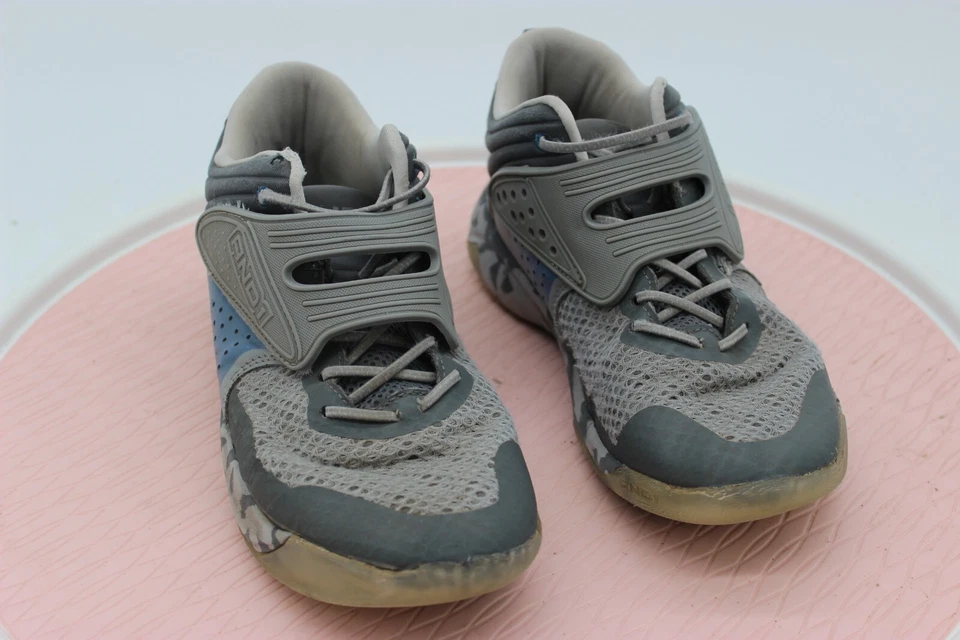 Tênis AND1 masculino infantil tamanho 6 cinza camuflado cano alto com cadarço - Imagem 3 de 4