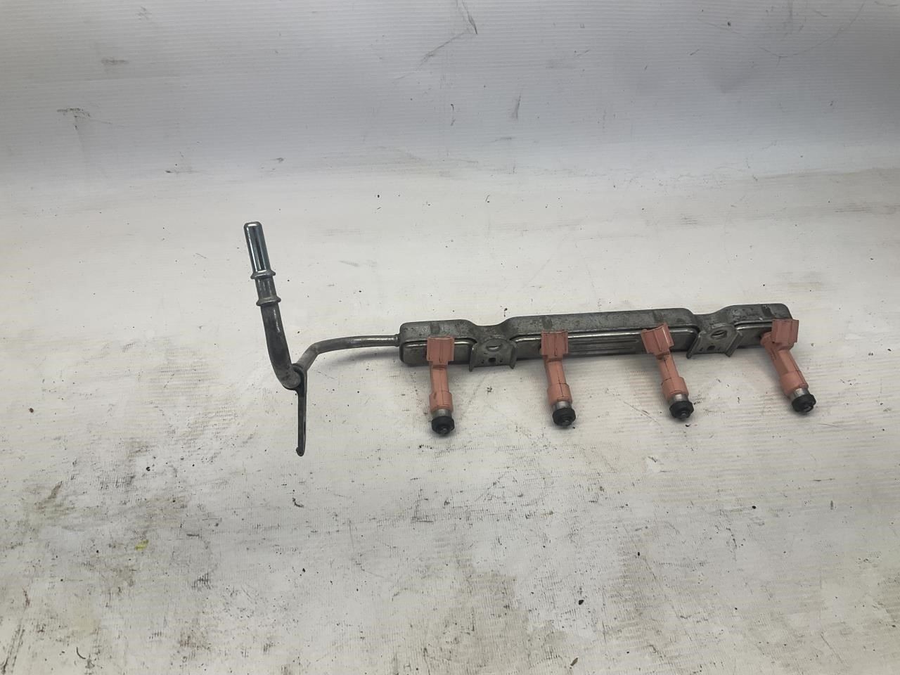 12-19 Toyota Prius C 1.5L Fuel Injector Rail w/ Fuel Injectors Vin B3 7 8 Dgt Q