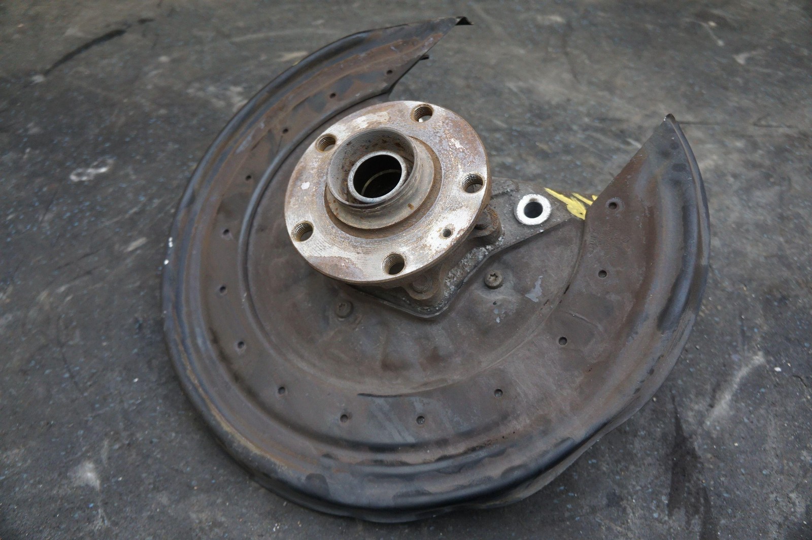 Rear Left Spindle Knuckle Hub 3D0505435 OEM Bentley Continental GT 2005