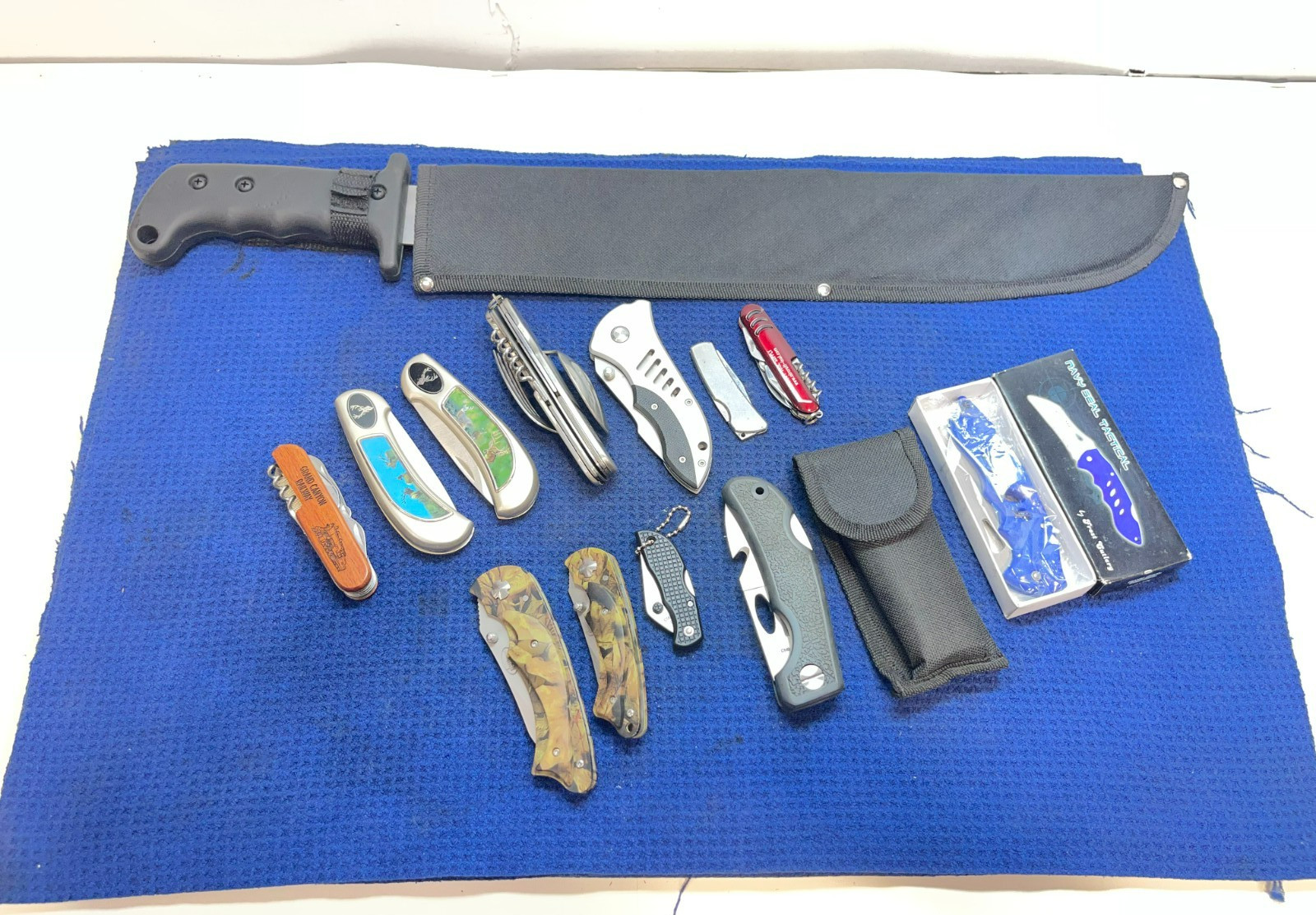 KNIVES LOT KNIVES MACHETE FOLDING KNIVES SURVIVUAL KNIVES UTILITY KNIVES 14