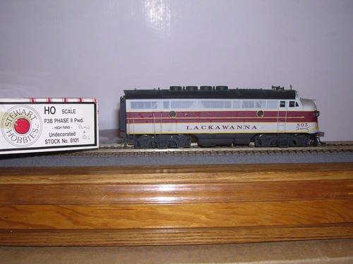 STEWART #8500 Lackawanna EMD F-3A & B Phase II Diesel Locos #805 & 805 H.O. 1/87 | Condition: Used