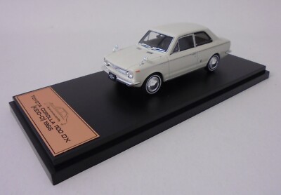 Toyota Corolla 1100 DX 1966 - 1:43 Hachette Premium X modellauto JPL28