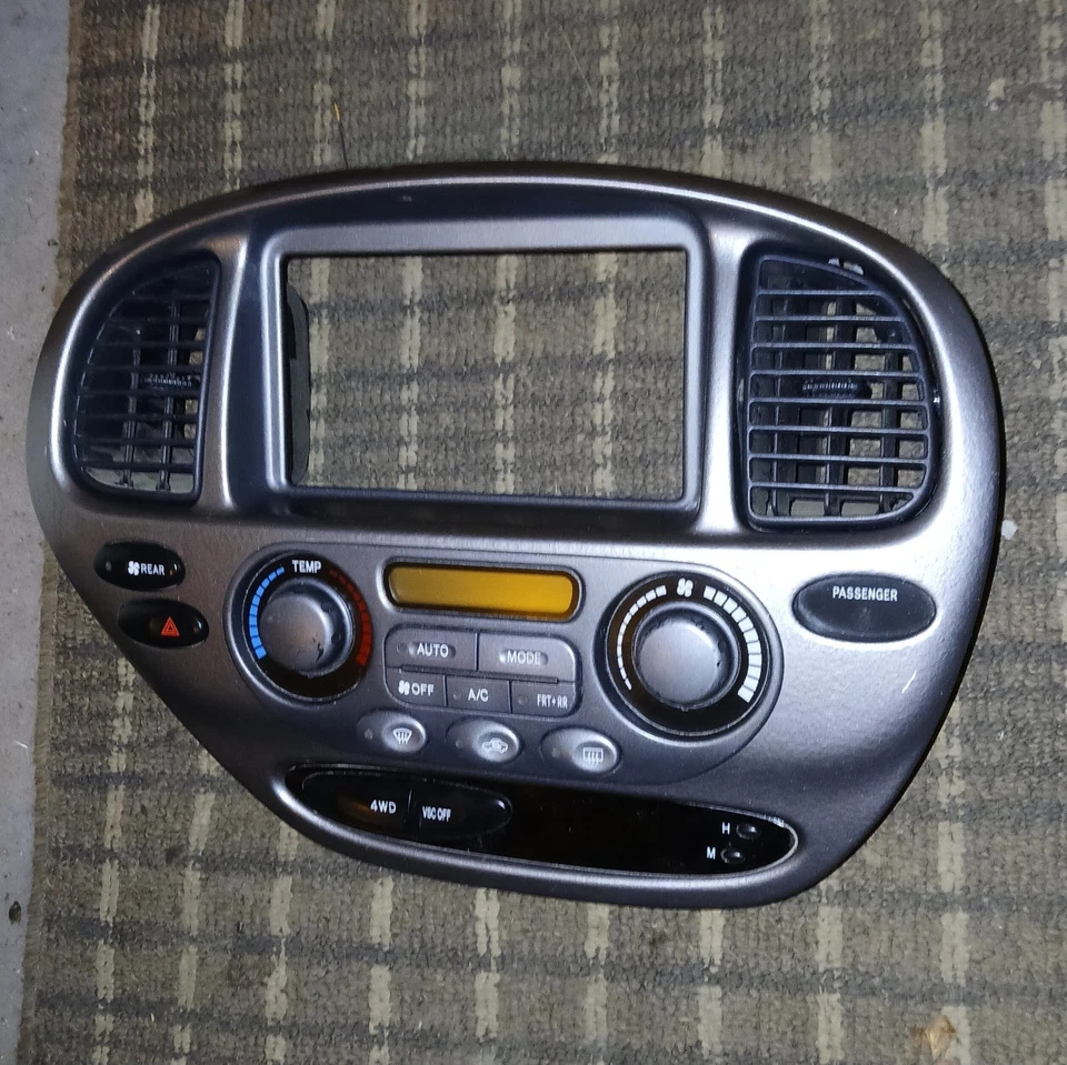 2001-04 Toyota Sequoia A/C Climate Heater Temp Control Panel 4WD 84010-0C170 OEM - Image 2 of 4