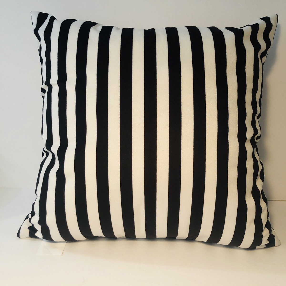 ソフトなし Black White Throw Pillow 18”x18” Striped With Red Plush Hearts | eBay