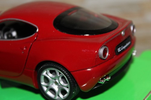 Welly Alfa Romeo 8C Competizione , modello scala 1:24 ROSSO Alfa con scatola - Foto 9 di 9