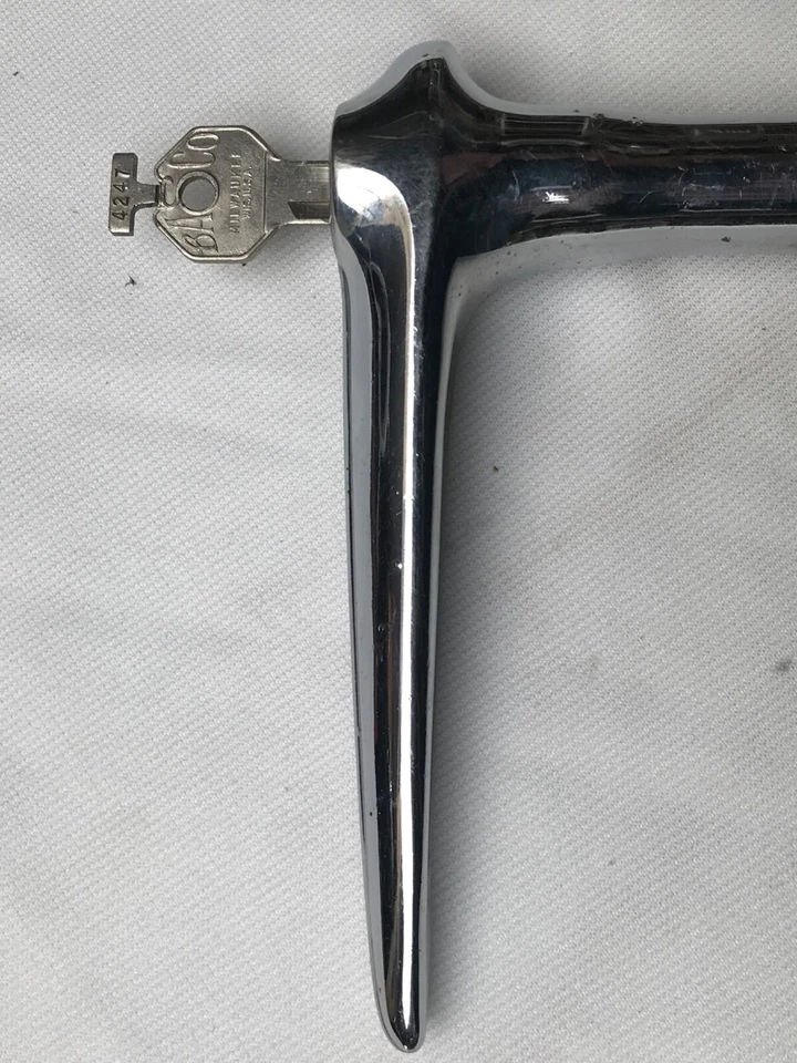 Manija de puerta Chevrolet Master 1934 vintage con bloqueo, llave BASCO original, V. ¡Bonita! Foto 3 de 4