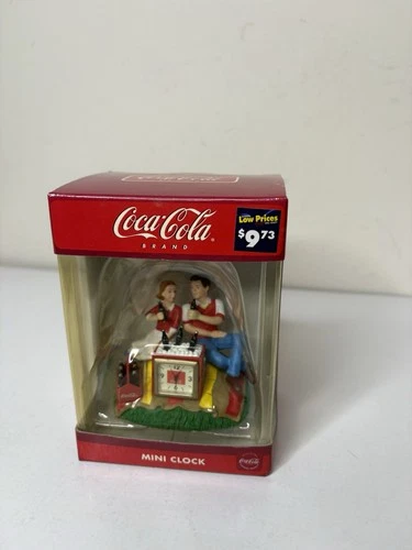 Vintage COCA COLA Mini Desk Clock Hillside Picnic Couple 2003 Nostalgic NEW