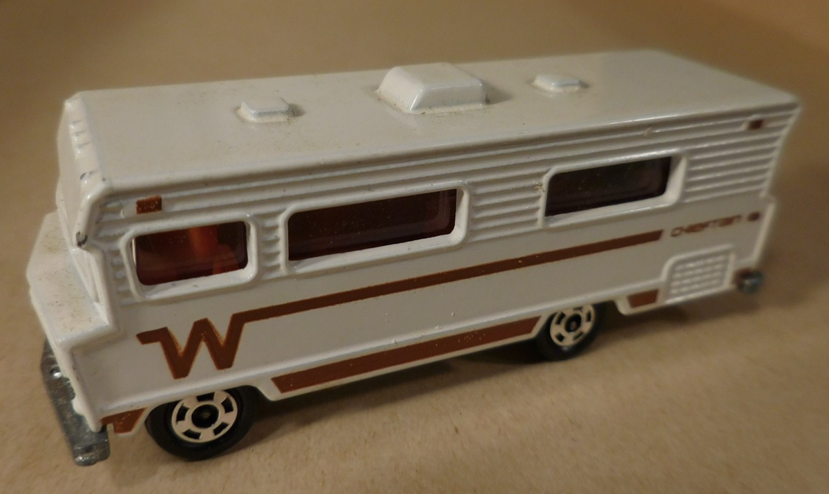 Vintage Tomica Winnebago Chieftain Motor Home 1/97 | eBay display picture 1