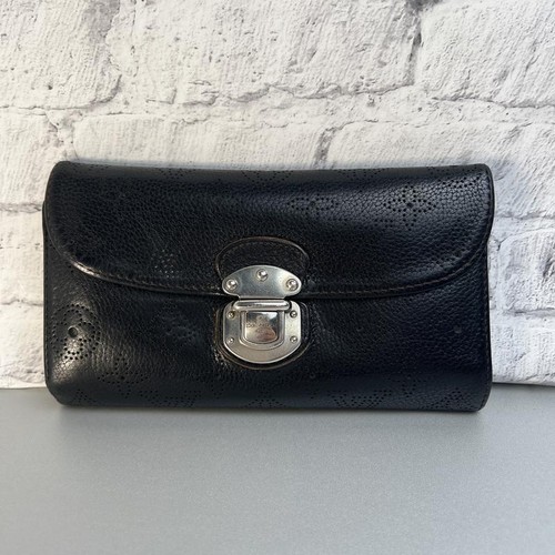 Used [Final disposal sale] LOUIS VUITTON Mahina long wallet black A-12032