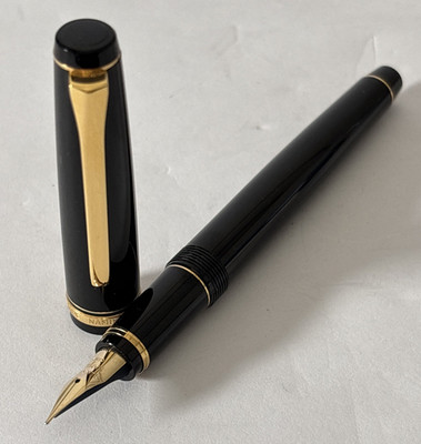 NAMIKI FALCON Fountain Pen sm 14K Nib Black w/Gold Trim in Namiki Case