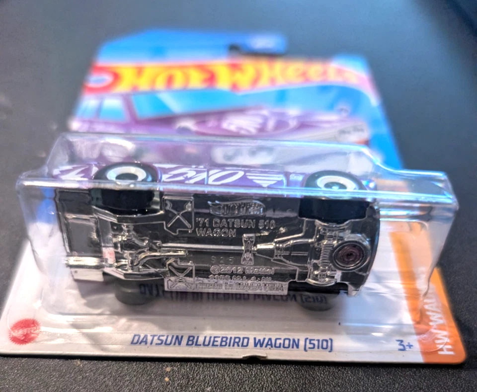 Hot Wheels 2023 Datsun bluebird wagon #235/250 purple new - Image 3 of 4