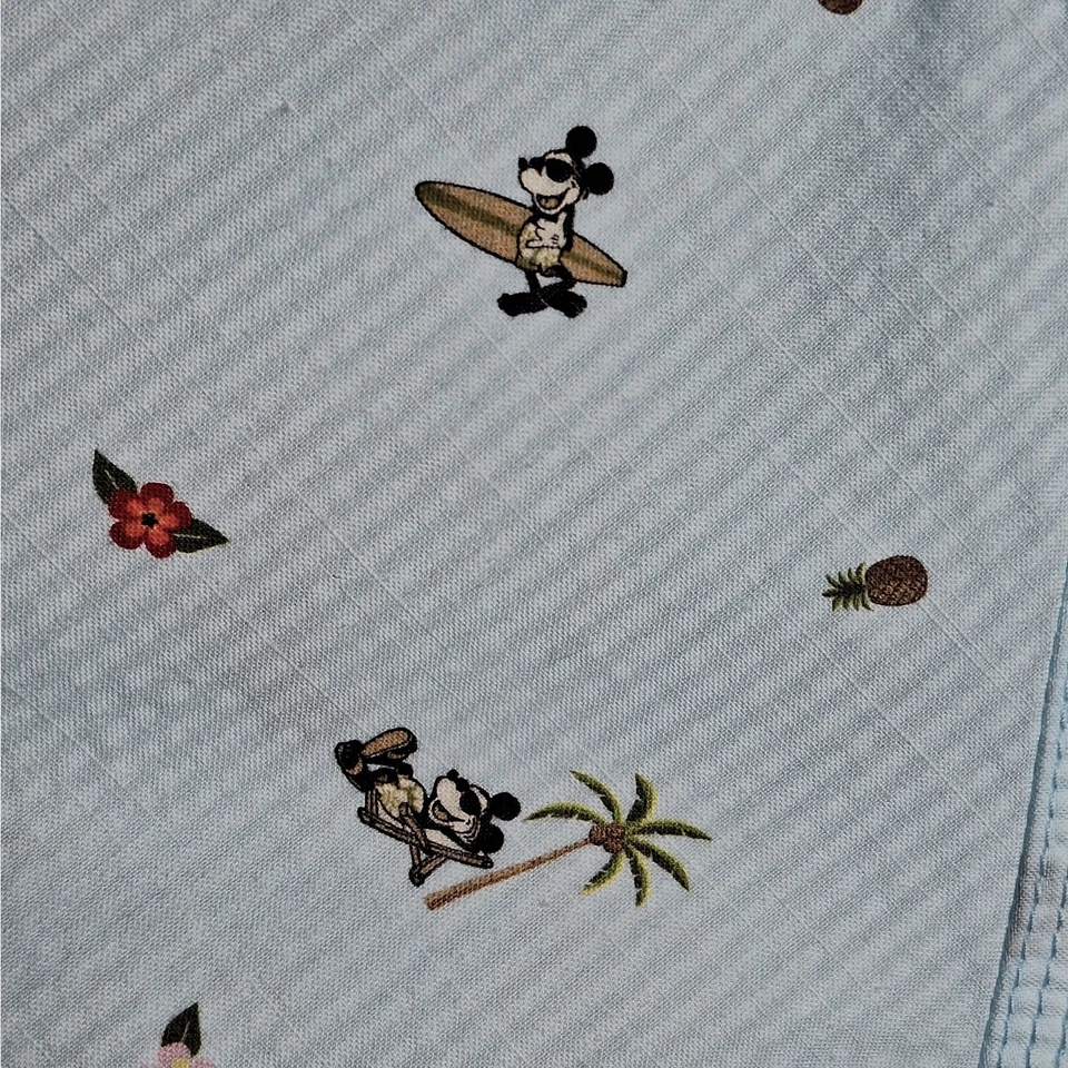 Camisa abotonada pequeña Mickey Mouse Surf Resort de los parques de Disney Tommy Bahama para hombre Foto 2 de 4