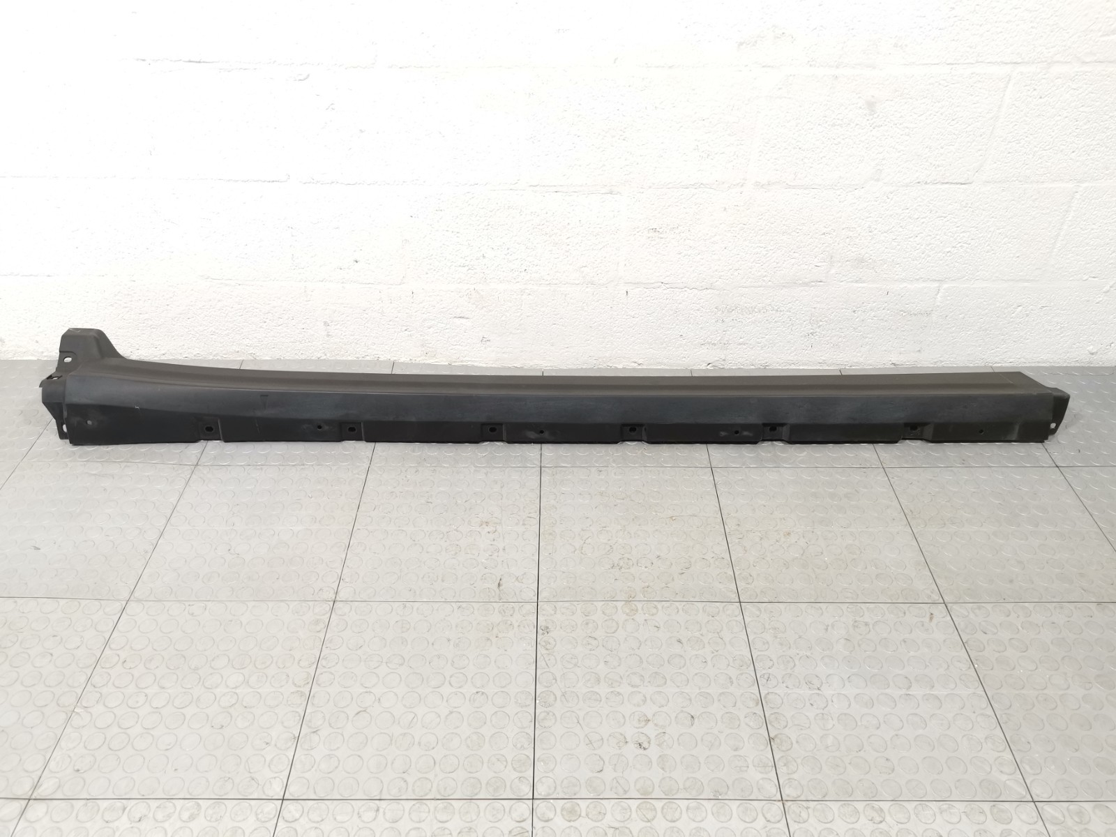 Maserati Levante 2017 AWD 3.0 Left Driver Side Skirt Trim Moulding 670065825 OEM