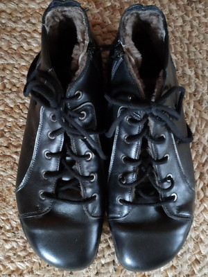 Bär Schuhe Stiefeletten Schwarz Leder gefüttert  100 % Kautschuk Gr. 8 (42) NEUw