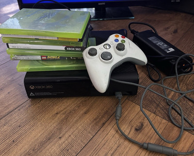 Microsoft Xbox 360 E Black Console w/ Controller, Cords + 7 games(READ)