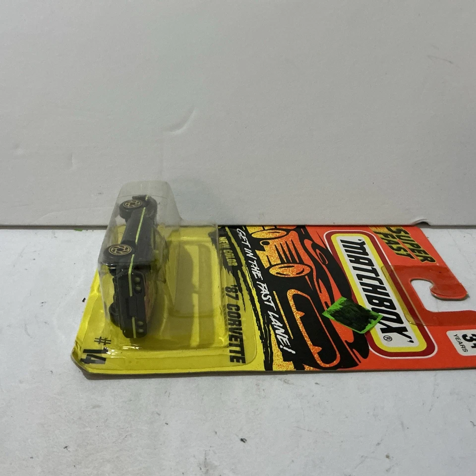 Coche de juguete Corvette Matchbox Gold '87 #14 1997 edición Challenge escala 1:64 usado Foto 3 de 4
