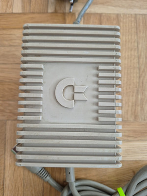   Netzteil für Commodore C64 / C64-II   sehr guter Zustand   Model 251053-11 
