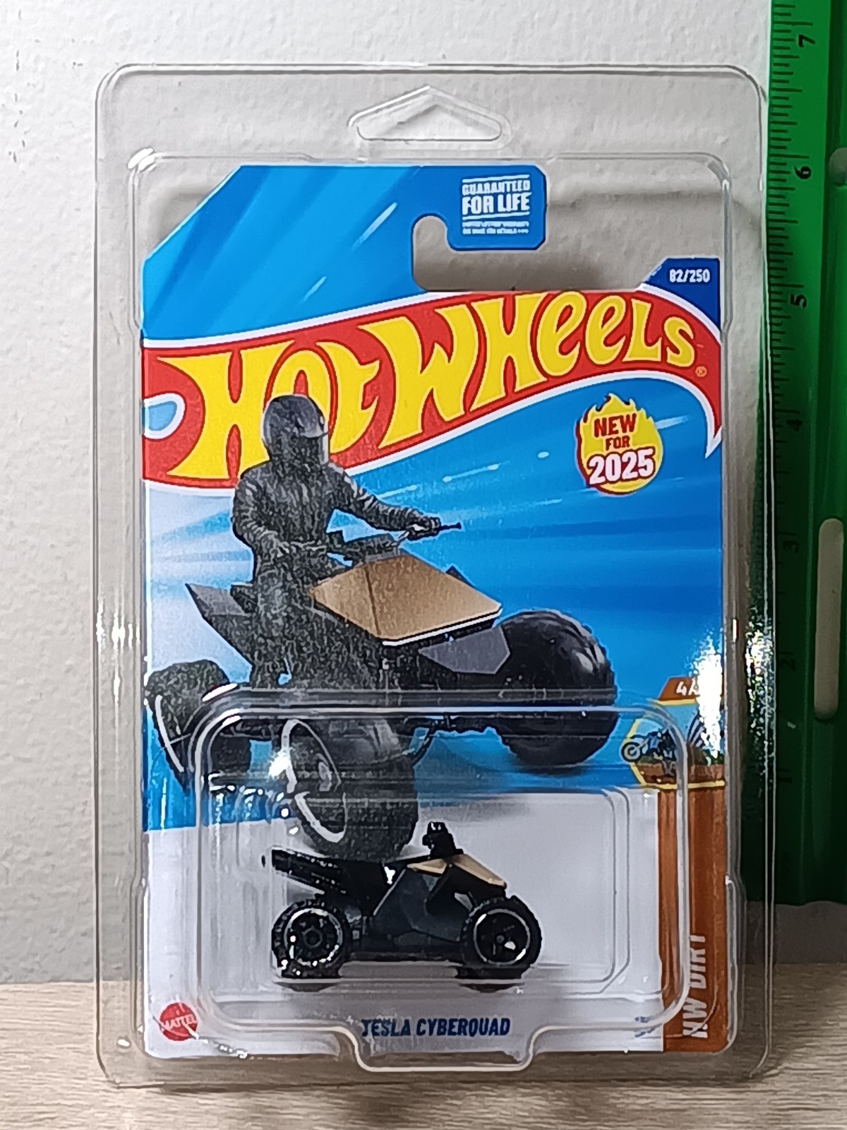 *FREE SHIP* GOLD TESLA CYBERQUAD Hot Wheels 2025 HW DIRT 4/10 + PROTECTIVE CASE