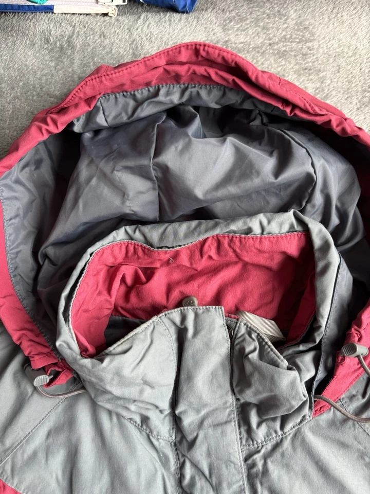 Women’s The North Face HyVent Jacket Size Medium Maroon/Grey Colour Block - Image 3 of 4
