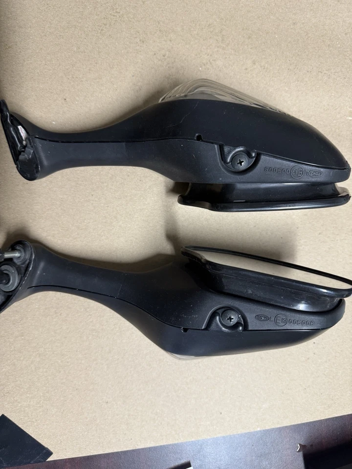 Espejo retrovisor de repuesto OEM HONDA CBR 1000 - negro Foto 2 de 4